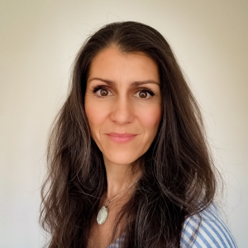 Hebamme Avina Bennewitz